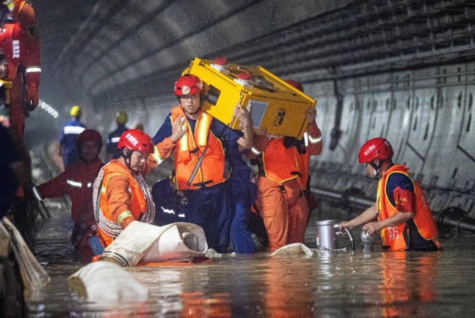 湖北武汉地铁6号线在建隧道 现涌水涌沙险